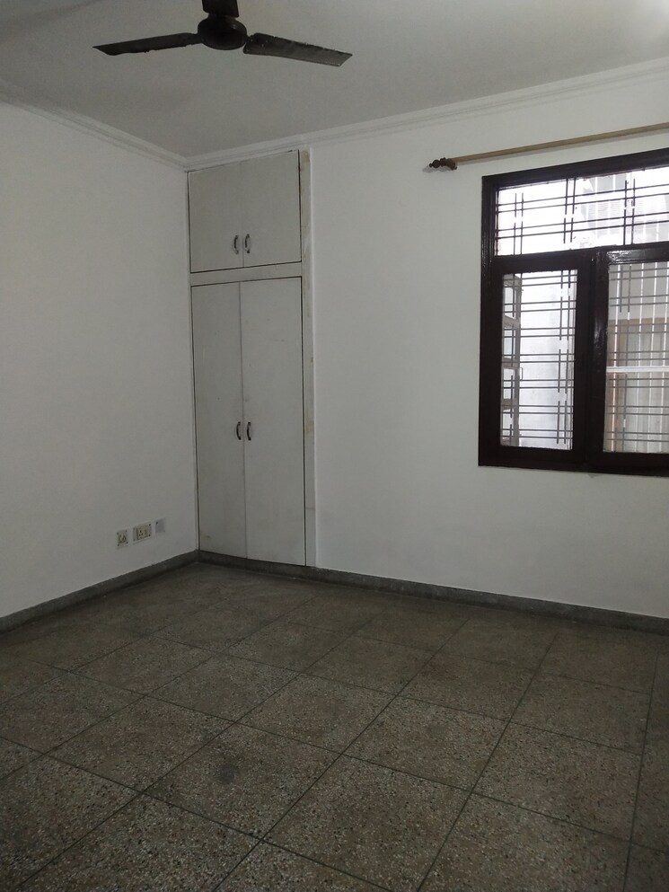 Room, tulip-mall 2 Bedroom 950 Sq.Ft. Builder Floor In Sector 46 Noida 9032334