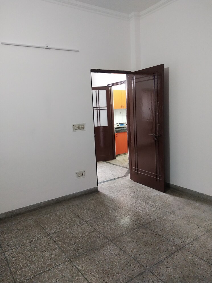 Room, tulip-mall 2 Bedroom 950 Sq.Ft. Builder Floor In Sector 46 Noida 9032334