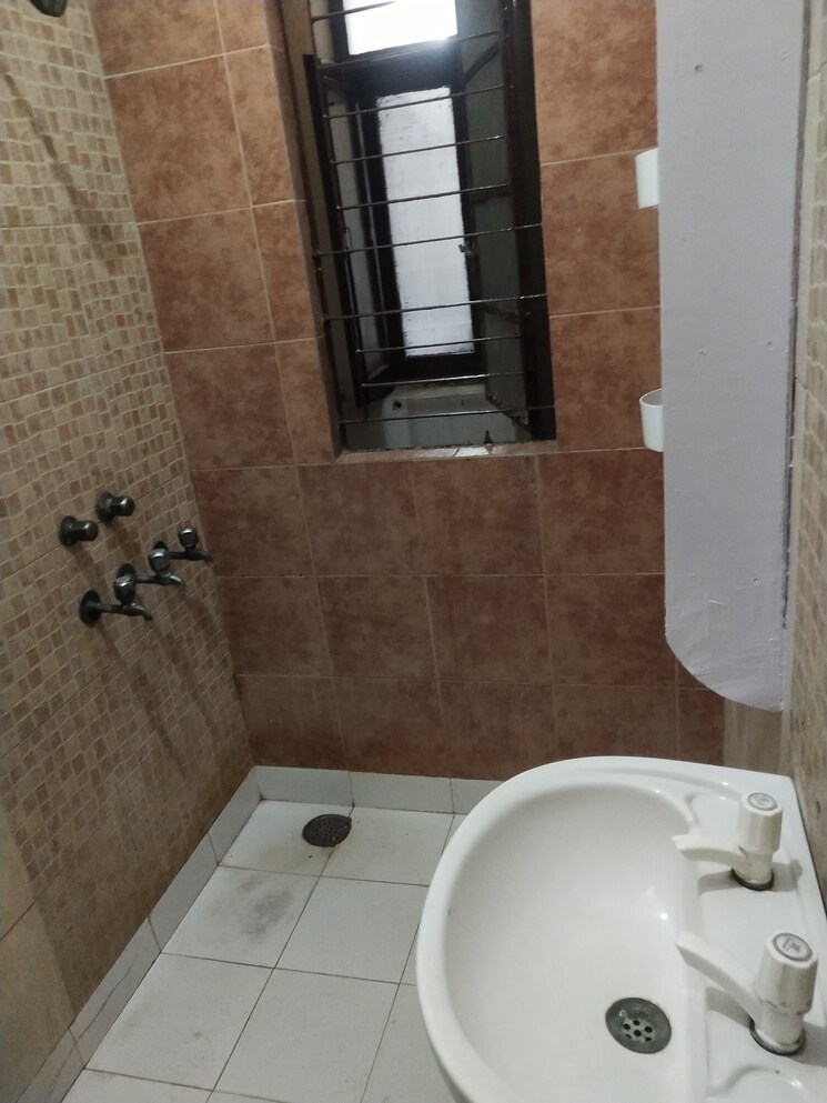 Bathroom, tulip-mall 2 Bedroom 950 Sq.Ft. Builder Floor In Sector 46 Noida 9032334