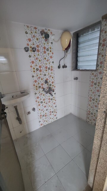 Bathroom in 1 BHK Apartment at Noble Apartments, Santacruz East – for Rent