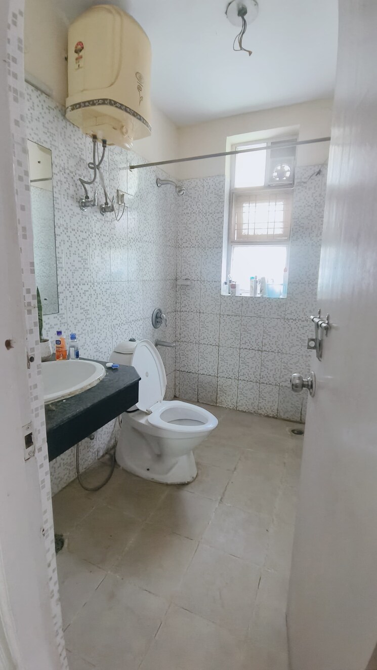 Attached Bathroom, sector 51 2 Bedroom 1500 Sq.Ft. Builder Floor In Sector 51 Gurgaon 9032343