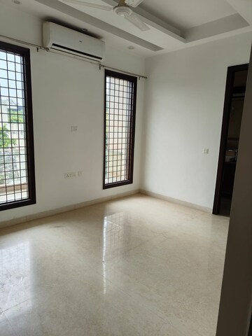 Room in 3 BHK Apartment at Sushant Lok 2, Sector 57 – for Rent