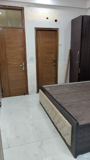 Room in 2 BHK Builder Floor at ML 73 Avenue, Sector 73 – for Sale