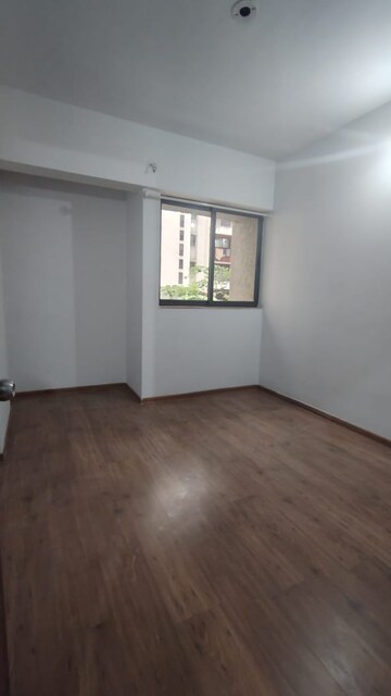 Room in 2 BHK Apartment at Lodha Lakeshore Greens, Dombivli East – for Rent