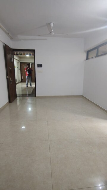 Room in 2 BHK Apartment at Lodha Lakeshore Greens, Dombivli East – for Rent