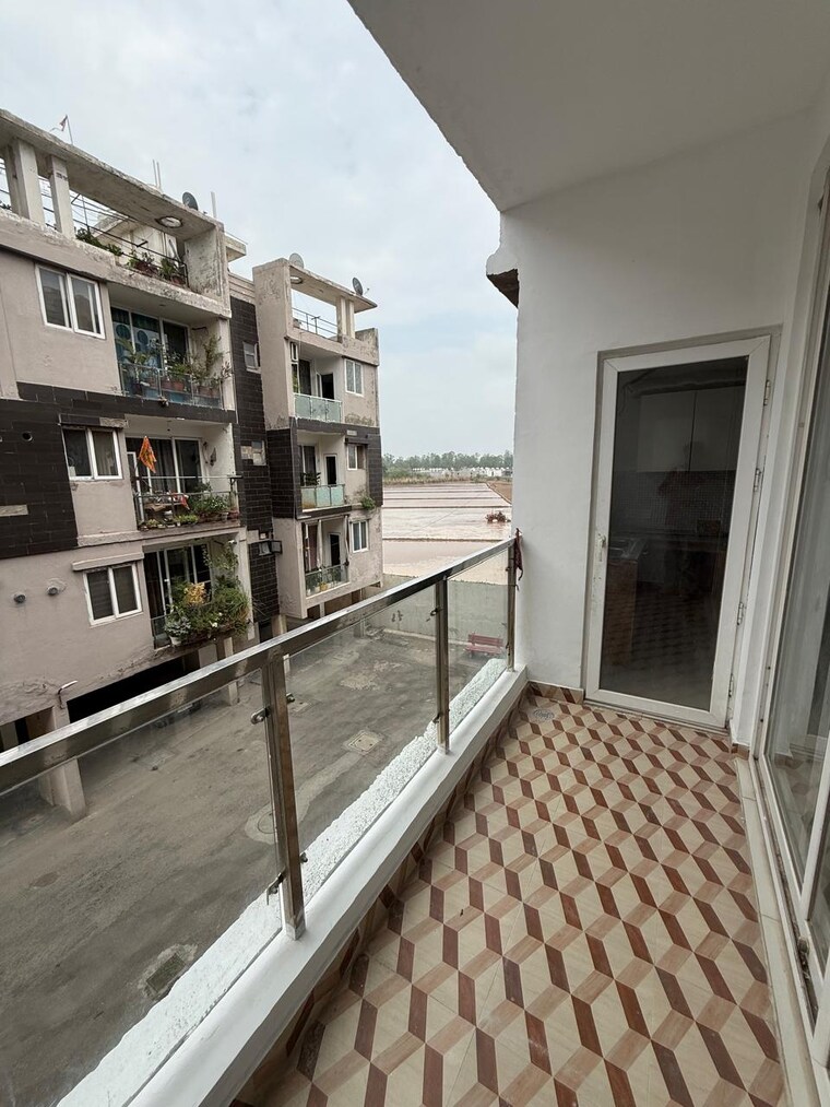 Balcony, vip road 3 Bedroom 117 Sq.Yd. Apartment In Vip Road Zirakpur 9032410