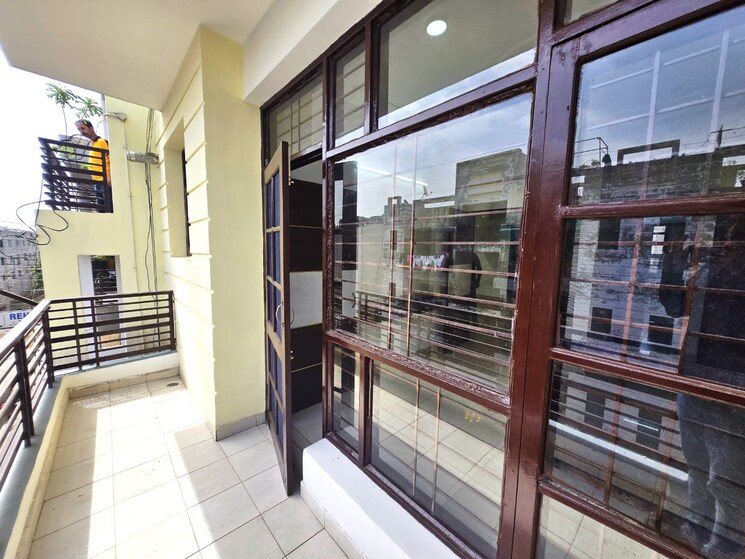 Balcony, dhakoli 3 Bedroom 125 Sq.Yd. Apartment In Dhakoli Zirakpur 9032435