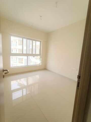 Room in 3 BHK Apartment at The Wadhwa Atmosphere, Mulund West – for Rent