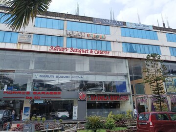  Showroom For Rent in Lake Town