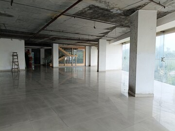 Showroom – Exterior View View at Lake Town - for Rent