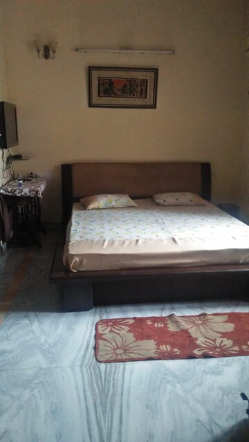 Bedroom in 3 BHK Builder Floor at Nh 24 – for Sale