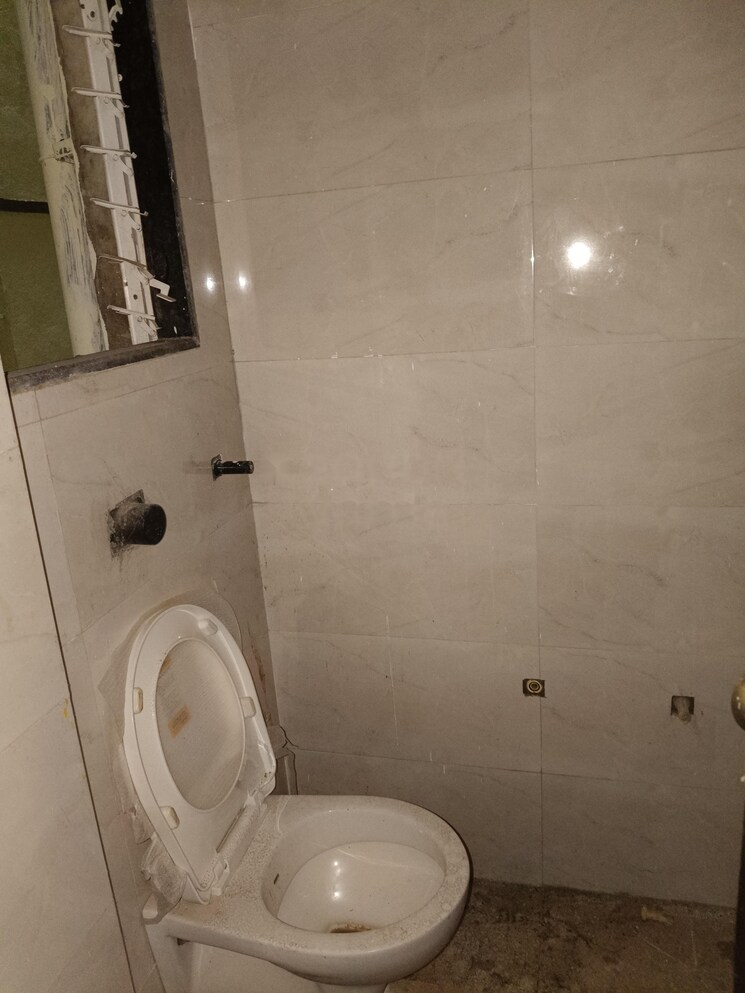 Bathroom, dgs-sheetal-hira 1 Bedroom 352 Sq.Ft. Apartment In Malad East Mumbai 9032516