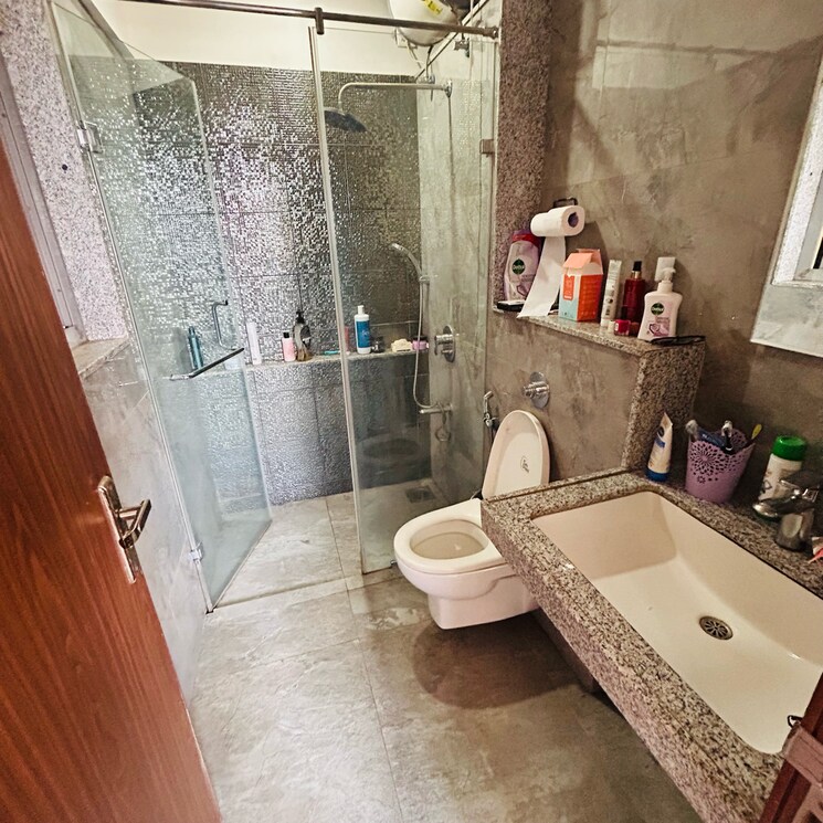 Bathroom, amanora-adreno-towers 2 Bedroom 750 Sq.Ft. Apartment In Amanora Park Town Pune 9032577