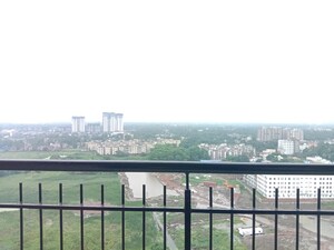 Swimming Pool in 3 BHK Apartment at Siddha Happyville, Rajarhat New Town – for Sale