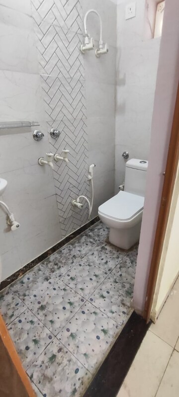 Bathroom in 1.5 BHK Villa at Sector 22 – for Rent