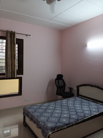 Bedroom in 2 BHK Builder Floor at Sector 45 – for Rent