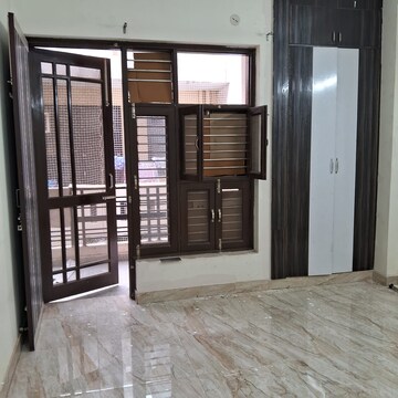 Room in 2 BHK Builder Floor at Sector 45 – for Rent