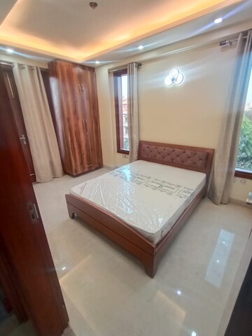 Bedroom in 1 BHK Builder Floor at Sector 38 – for Rent