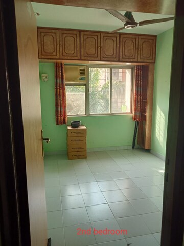 Room in 2 BHK Apartment at Gaurav Valley, Mira Road – for Rent