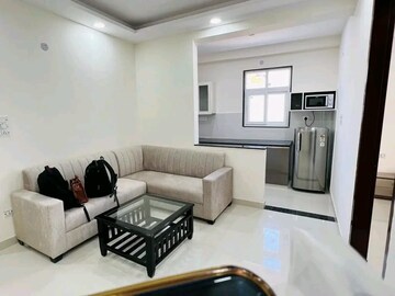 Living Room in 1 BHK Builder Floor at Sector 40 – for Rent