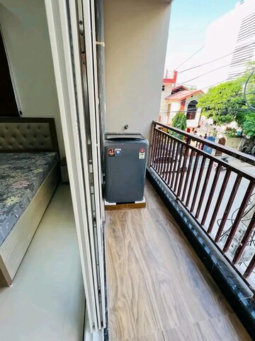 Bedroom in 1 BHK Builder Floor at Sector 40 – for Rent