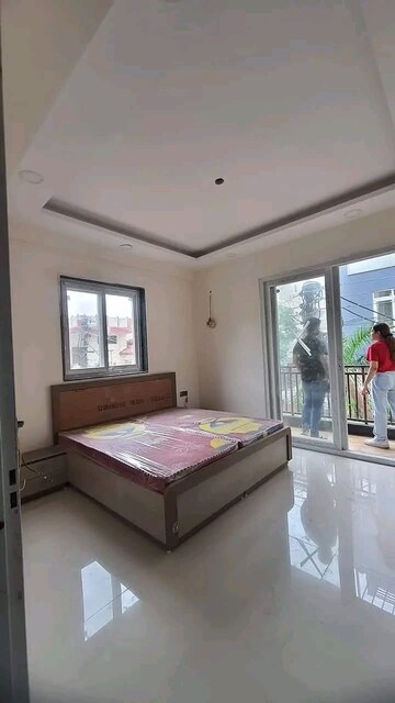 Bedroom in 1 BHK Builder Floor at Sector 40 – for Rent