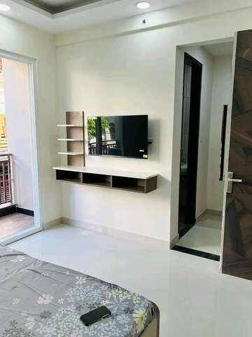 Master Bedroom in 1 BHK Builder Floor at Sector 40 – for Rent