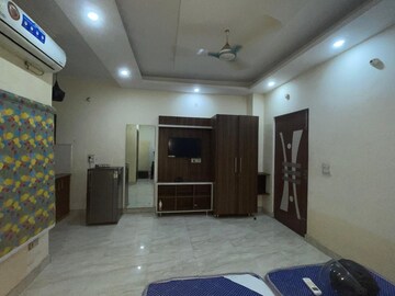 Room in 1 BHK Builder Floor at Sushant Lok I – for Rent