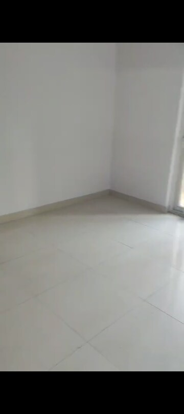 Room in 3.5 BHK Apartment at Aarcity Regency Park, Sector 16c Greater Noida – for Rent