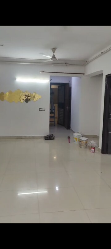 Room in 3.5 BHK Apartment at Aarcity Regency Park, Sector 16c Greater Noida – for Rent