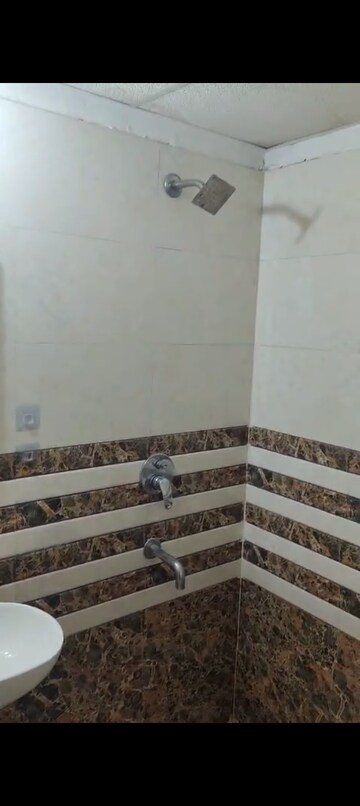 Bathroom in 3.5 BHK Apartment at Aarcity Regency Park, Sector 16c Greater Noida – for Rent