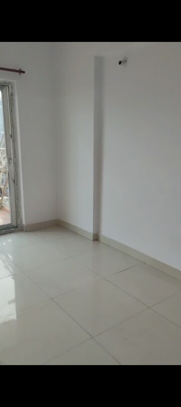 Room in 3.5 BHK Apartment at Aarcity Regency Park, Sector 16c Greater Noida – for Rent