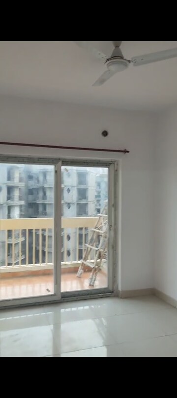 Room in 3.5 BHK Apartment at Aarcity Regency Park, Sector 16c Greater Noida – for Rent
