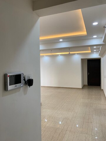 Room in 4 BHK Apartment at 3C Lotus 300, Sector 107 – for Rent