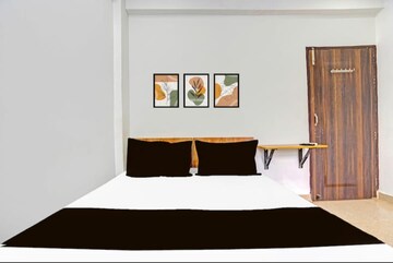 Bedroom in 1 RK Builder Floor at Sushant Lok I – for Rent