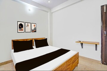 Bedroom in 1 RK Builder Floor at Sushant Lok I – for Rent