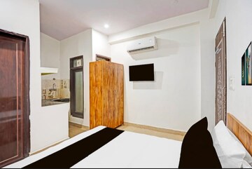 Kitchen in 1 RK Builder Floor at Sushant Lok I – for Rent
