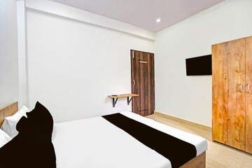 Room in 1 RK Builder Floor at Sushant Lok I – for Rent