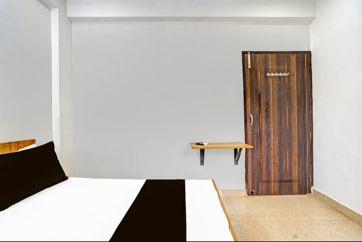 Room, sushant lok i 1 RK 300 Sq.Ft. Builder Floor In Sushant Lok I Gurgaon 9032779