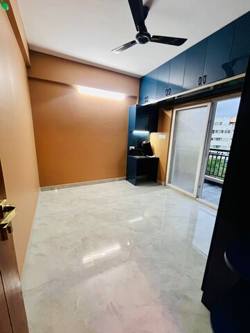 Room in 3 BHK Apartment at Cambridge Layout – for Rent