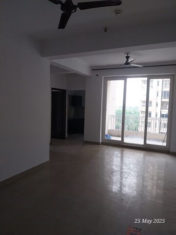 Room in 4 BHK Apartment at Omaxe NRI City Apartments, Omega Ii Greater Noida – for Rent