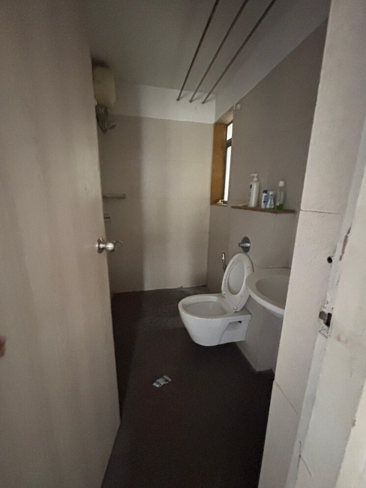 Bathroom, lodha-casa-rio 1.5 Bedroom 584 Sq.Ft. Apartment In Dombivli East Thane 9032874