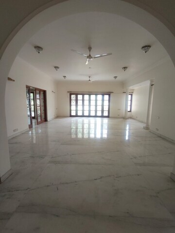 Room in 6+ BHK Apartment at Koramangala – for Rent