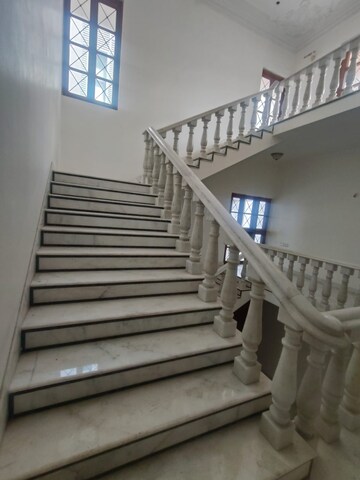 Staircase in 6+ BHK Apartment at Koramangala – for Rent