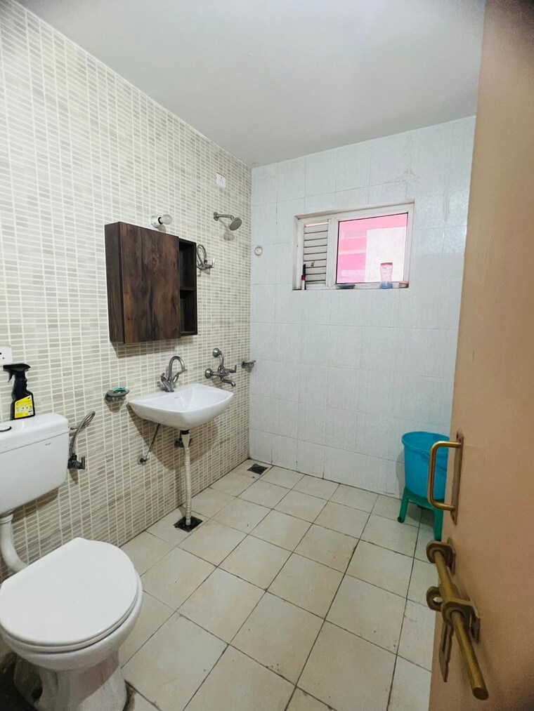 Bathroom, upavp-ganga-yamuna-and-hindon-enclave 2 Bedroom 1100 Sq.Ft. Apartment In Pratap Vihar Ghaziabad 9032896