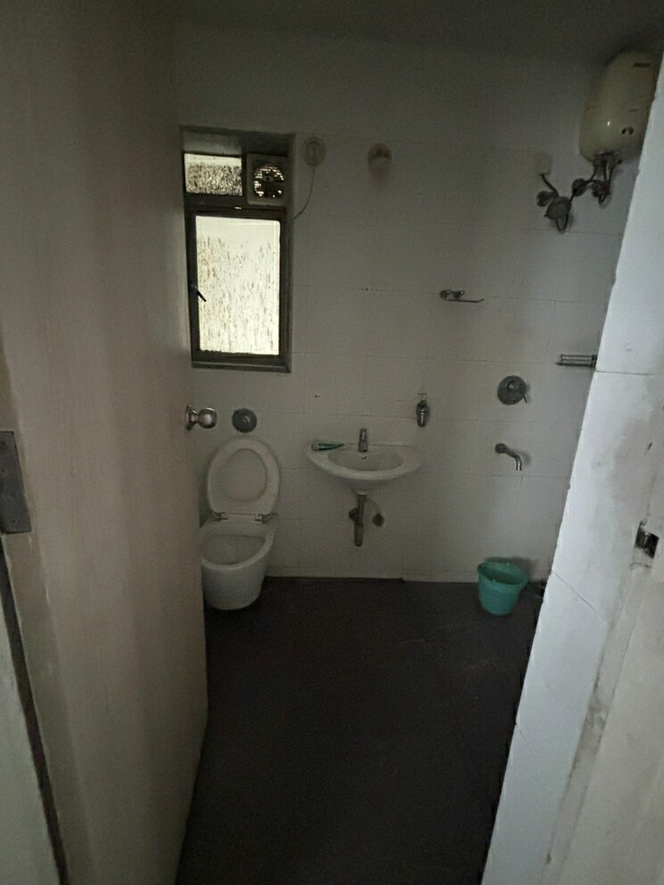 Bathroom, lodha-casa-rio 1.5 Bedroom 584 Sq.Ft. Apartment In Dombivli East Thane 9032958