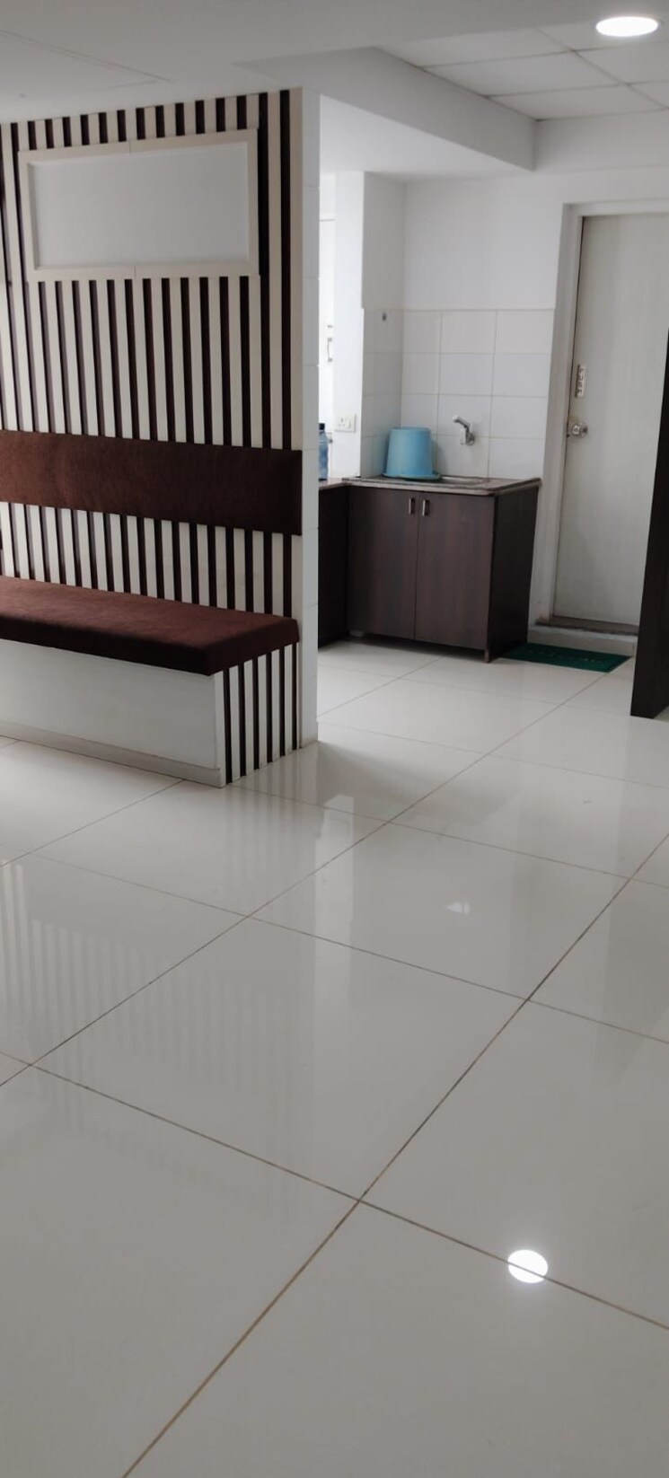 Balcony, parshwanath-business-park Commercial Office Space 1075 Sq.Ft. In Prahlad Nagar Ahmedabad 9032960