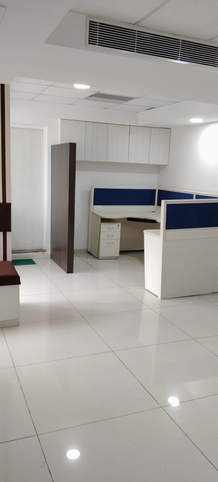 Bathroom, parshwanath-business-park Commercial Office Space 1075 Sq.Ft. In Prahlad Nagar Ahmedabad 9032960