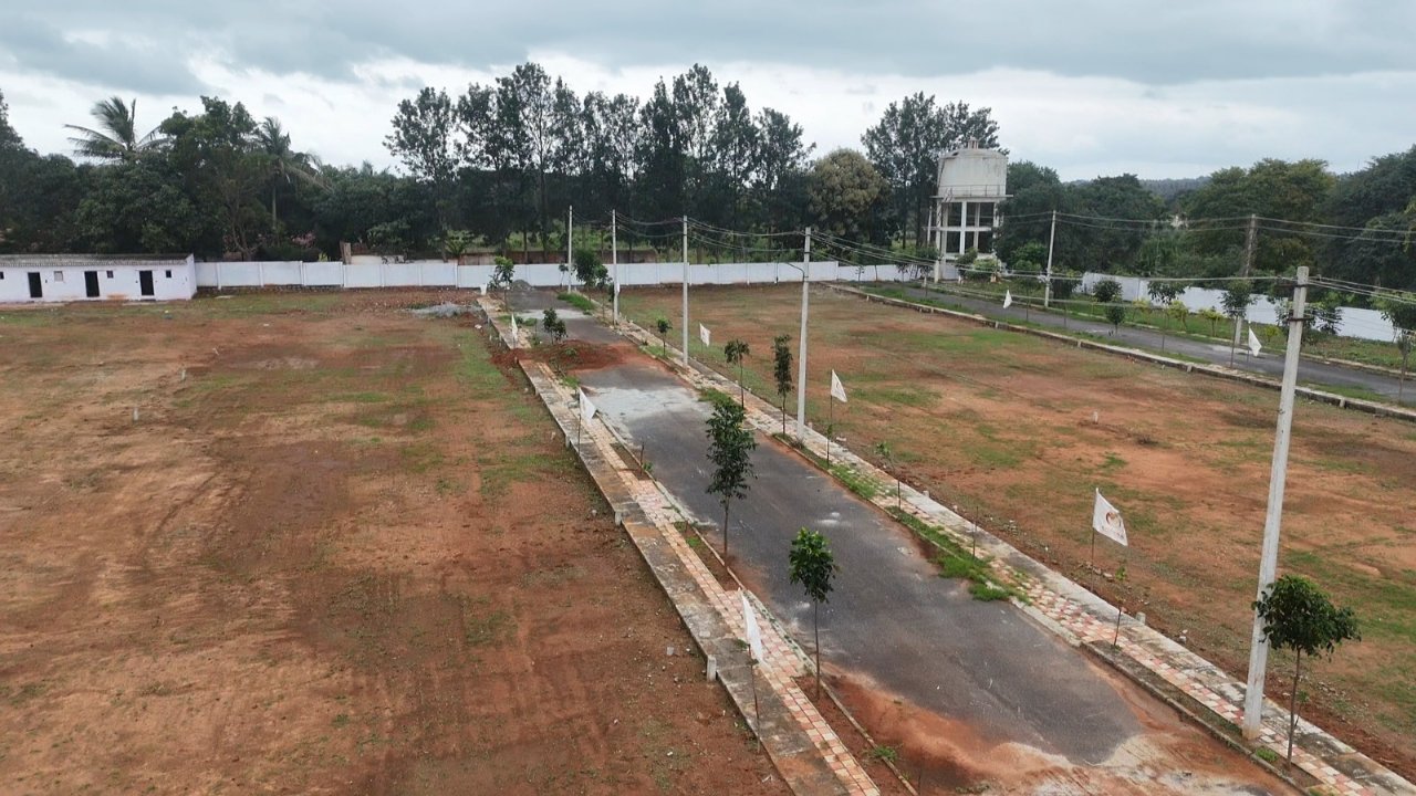 Plot For Sale in Erayaa Sm Residancy