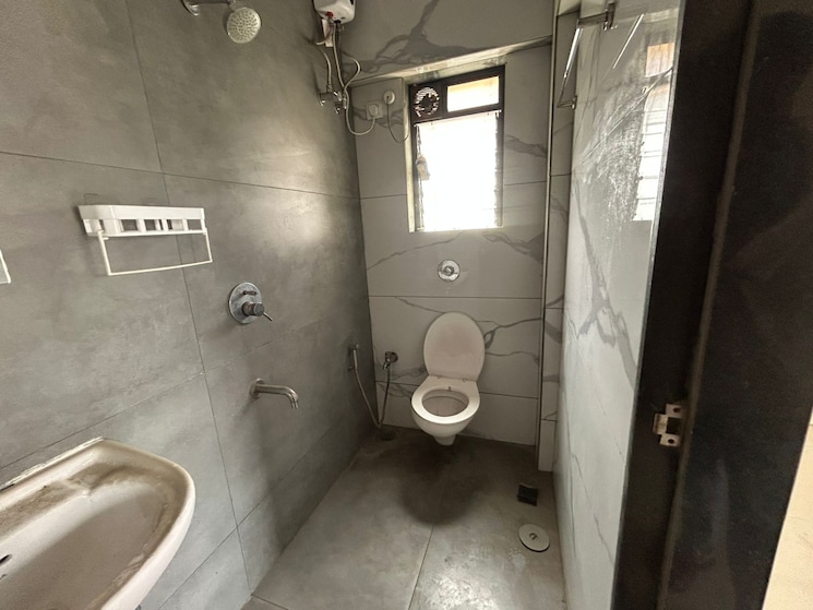 Bathroom, unnathi-woods-phase-3 3 Bedroom 1000 Sq.Ft. Apartment In Ghodbunder Road Thane 9033015